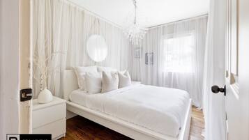 Modern 3BR/3BA Atlanta Home | Individually decorated, individually furnished, free WiFi, bed sheets