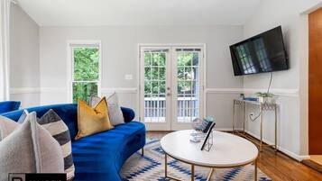 Modern 3BR/3BA Atlanta Home | Living area | Flat-screen TV