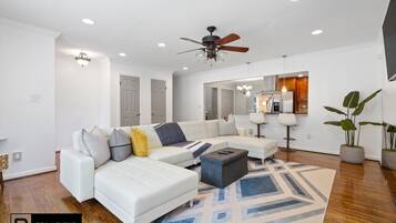 Modern 3BR/3BA Atlanta Home | Living area | Flat-screen TV