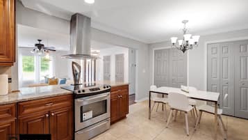 Modern 3BR/3BA Atlanta Home | Individually decorated, individually furnished, free WiFi, bed sheets