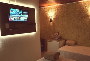 Minibar, desk, blackout curtains, iron/ironing board - Hotel Talu (Angatuba)