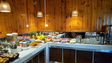 Café da manhã continental grátis todos os dias