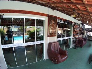 Outdoor pool, open 10:00 AM to 10:00 PM, pool loungers - Hotel Talu (Angatuba)