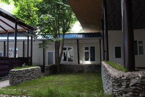Property grounds - Park Hostel Osh (Osh)