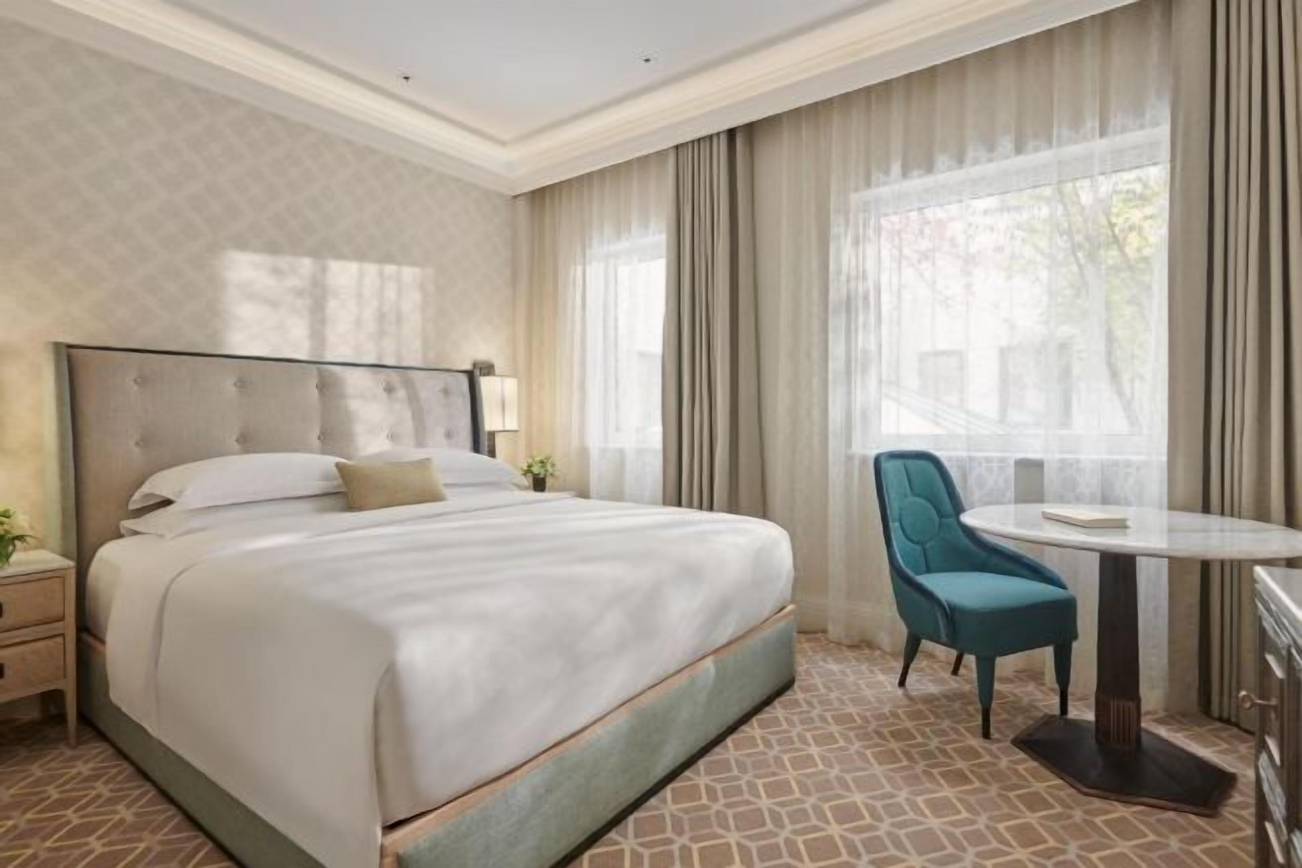 Egyptian cotton sheets, premium bedding, in-room safe, laptop workspace