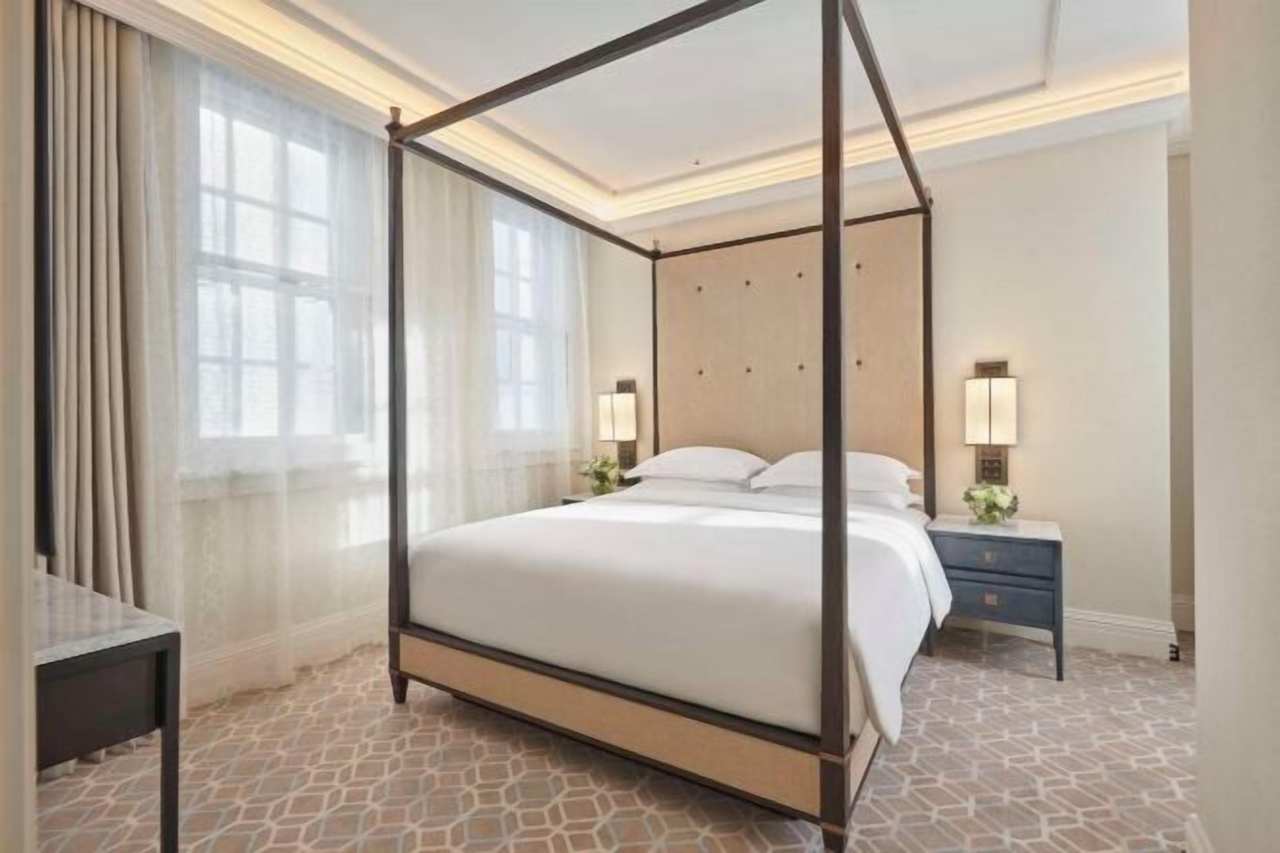 Egyptian cotton sheets, premium bedding, in-room safe, laptop workspace