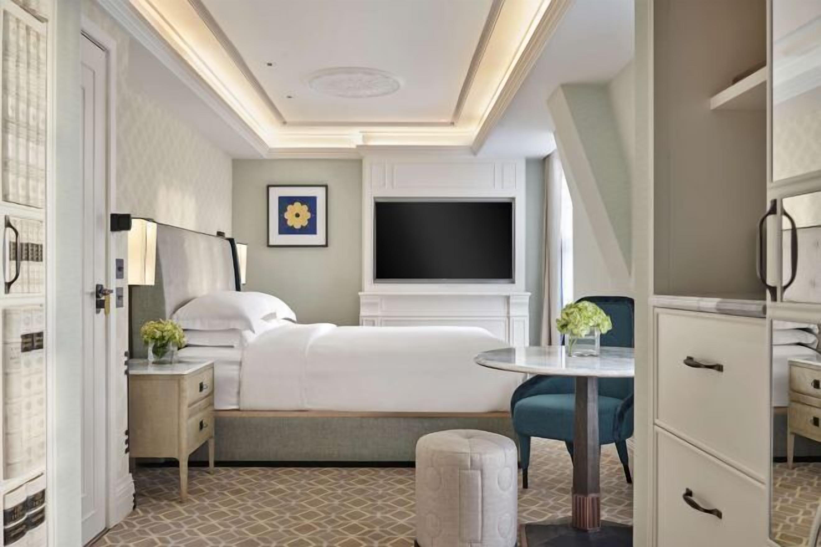 Egyptian cotton sheets, premium bedding, in-room safe, laptop workspace