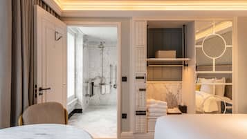 Premium Room, 1 King Bed, Accessible | Egyptian cotton sheets, premium bedding, in-room safe, laptop workspace