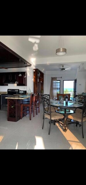 In-room dining - Bay Towers Hotel (Caye Caulker)