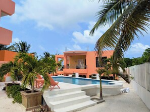 Exterior - Bay Towers Hotel (Caye Caulker)