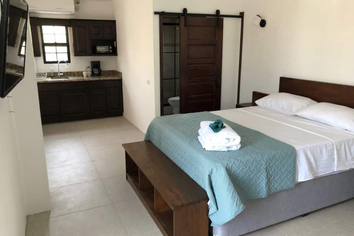 Comfort Single Room | 2 bedrooms, premium bedding, Tempur-Pedic beds, minibar