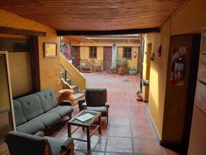 Free daily continental breakfast - La Cumbre Hostel (Tafi del Valle)
