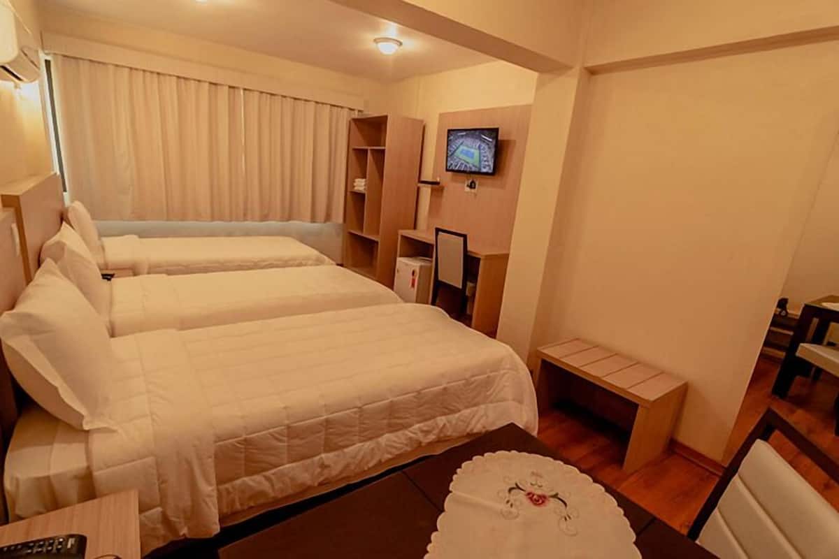 Chambre Triple | 1 chambre, minibar, fer et planche Ă repasser, Wi-Fi gratuit