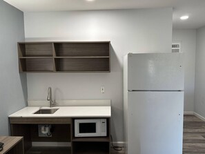 Full-sized fridge, microwave, stovetop