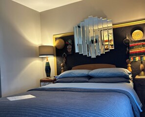 Habitación básica (La Quatrieme) | Decoración personalizada y muebles diferentes 
