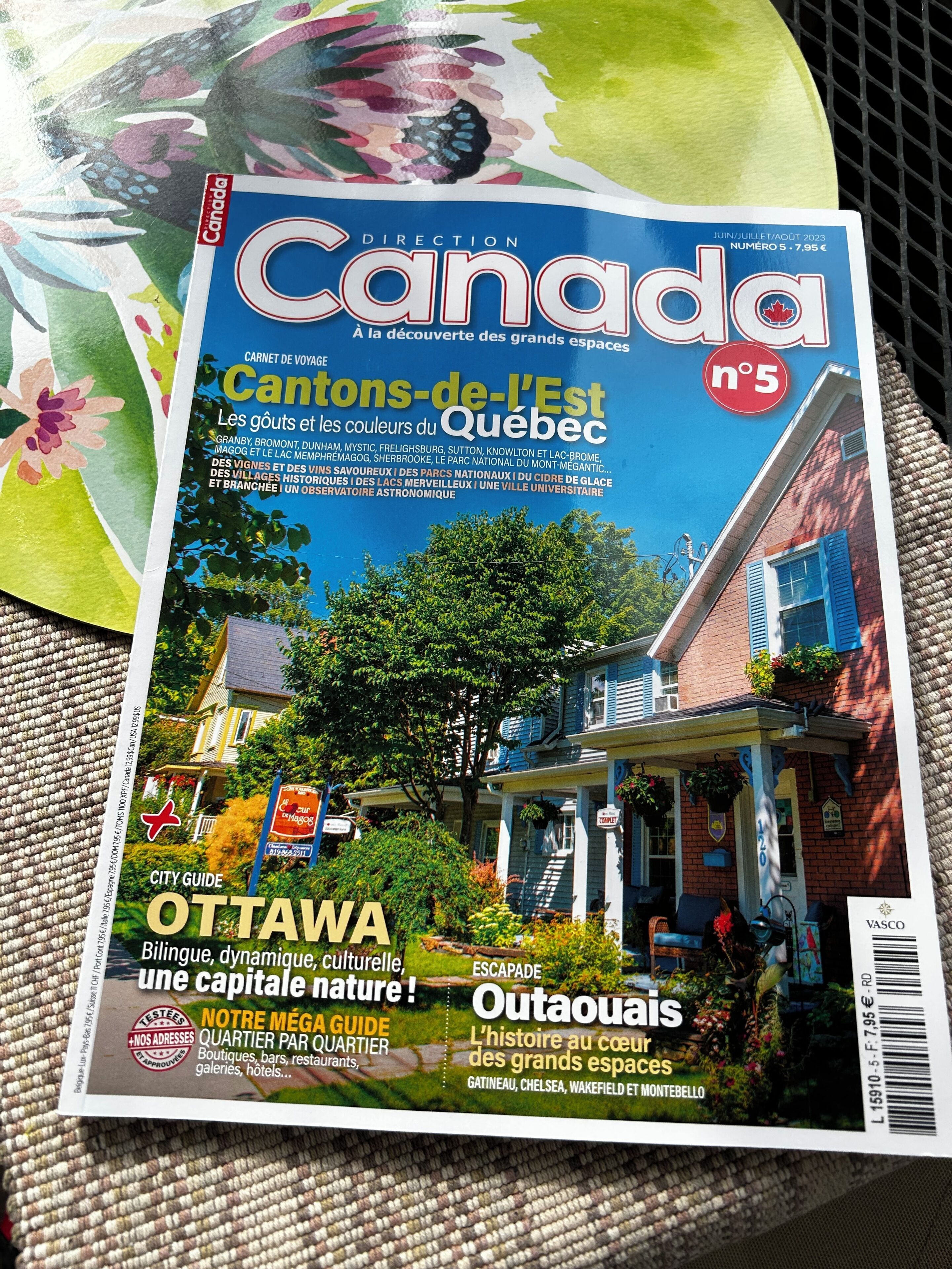 Portada de revista titulada 'Canadá' con guía turística de Ottawa.