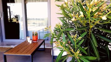 Family Room | Exterior