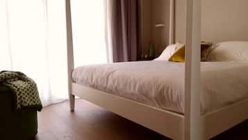 Phòng Suite Superior | Bộ trải giường bằng vải Frette của Ý, bộ đồ giường cao cấp