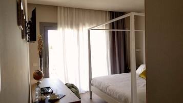 슈피리어 스위트 | 이탈리아 프레떼 시트, 고급 침구, 오리/거위털 이불, 미니바