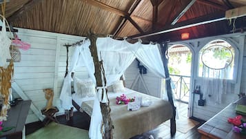 Panoramic Tree House | Premium bedding, in-room safe, individually decorated