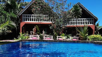 Premium Bungalow | Premium bedding, in-room safe, individually decorated