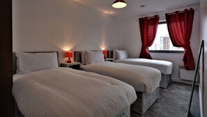 Family Apartment | 2 bedrooms, blackout drapes, iron/ironing board, bed sheets - The Reach (Liverpool)