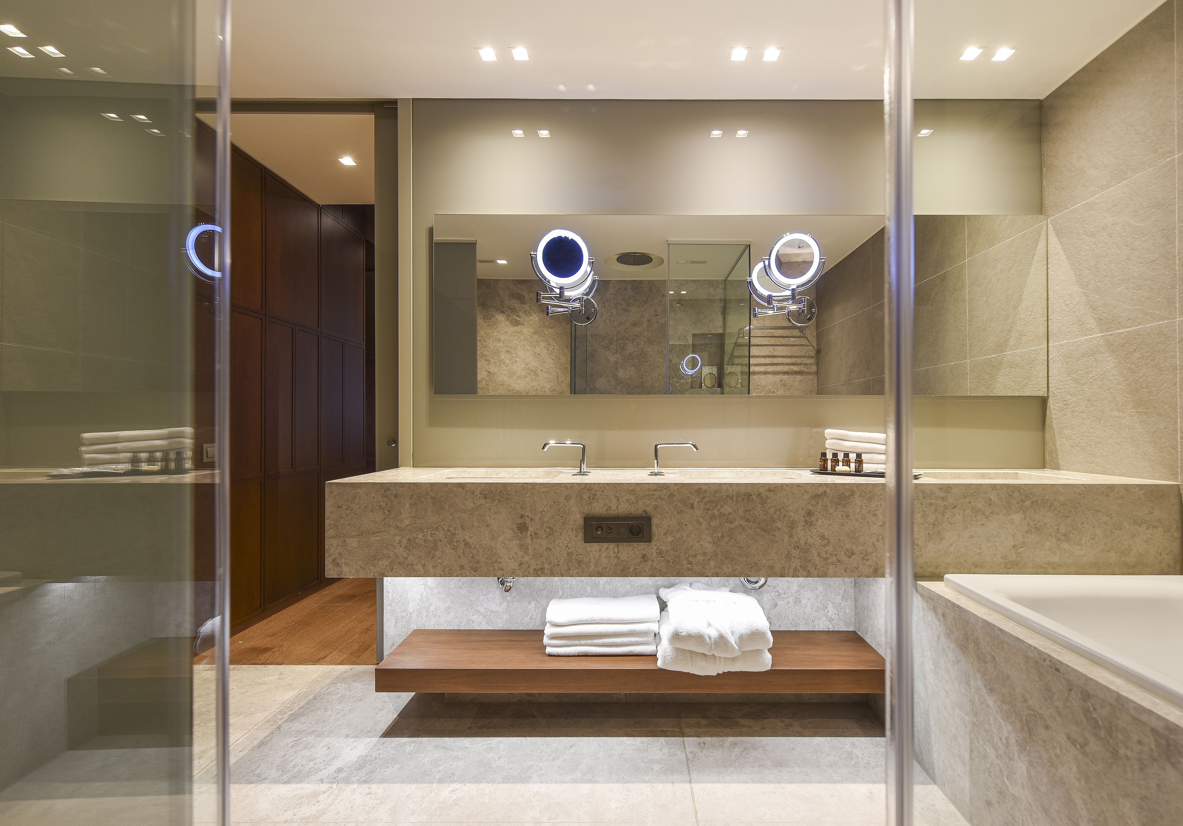 premium suite, mountain view | premium bedding, down duvets, pillow-top beds, minibar