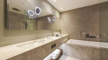 Executive Suite | Bathroom | Combined shower/tub, spring water tub, rainfall showerhead, hair dryer