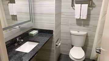 Bathtub, free toiletries, towels