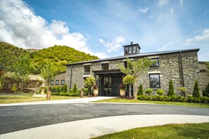 Property grounds - Gibbston Valley Lodge & Spa (Gibbston)
