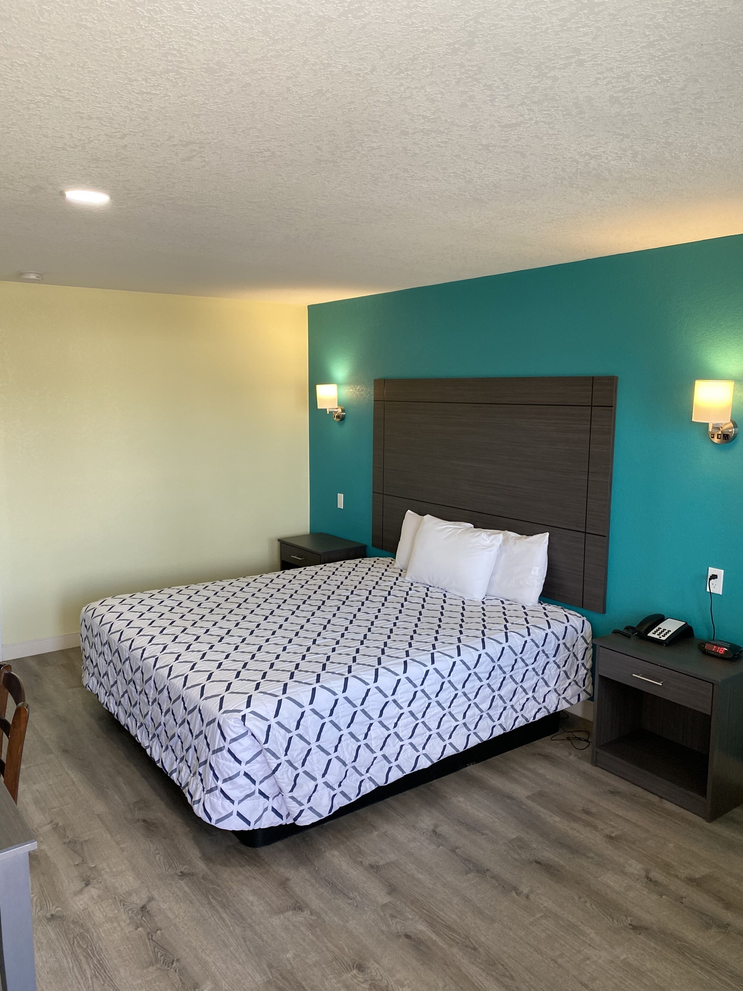 Deluxe Single Room | Individually furnished, desk, blackout curtains, iron/ironing board