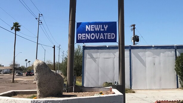 A sign for Gila Bend Lodge advertising extended stay rates, free breakfast, free WiFi, and a pool. It also mentions the property is newly renovated. - Gila Bend Lodge (Gila Bend)