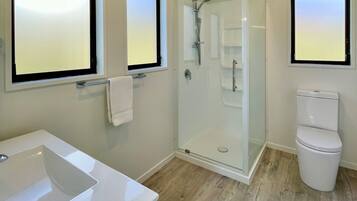 Two Bedroom Motel | Bathroom