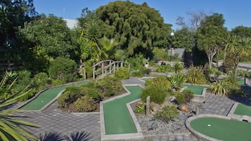 Mini-golf