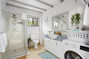 Departamento | Baño | Regadera, amenidades de baño gratuitas, secadora de cabello, toallas 