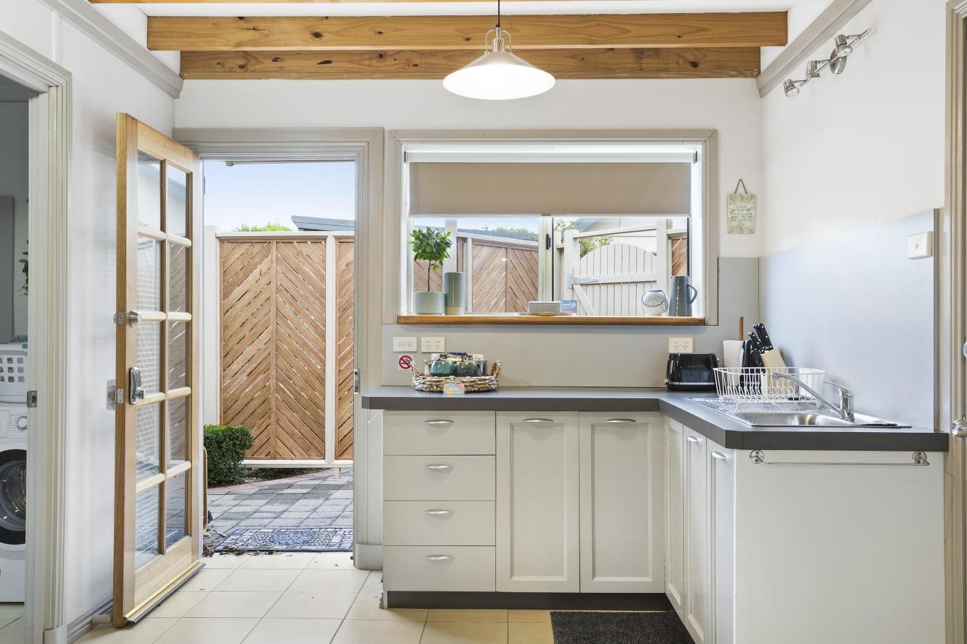 Studio Apartment | Private kitchen | Full-sized fridge, microwave, oven, stovetop