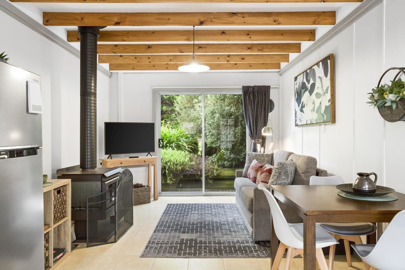 Studio Apartment | Living area | Fireplace