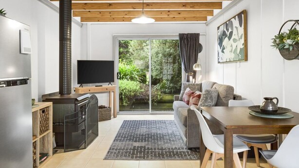 Studio Apartment | Living area | Fireplace