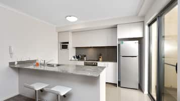 Apartment, 3 Bedrooms | Private kitchen