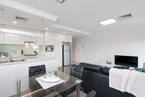 Full-sized fridge, microwave, oven, stovetop - 188 Apartments (Perth)