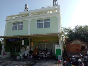 Front of property - Quan Min Homestay (Jinning)