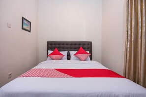 Standard Double Room | Free WiFi, bed sheets - Hotel O Al Abror Homestay (Yogyakarta)