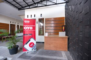 Reception - Hotel O Al Abror Homestay (Yogyakarta)