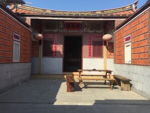 Daily local cuisine breakfast for a fee - Rong Shu Xia B&B (Jinning)