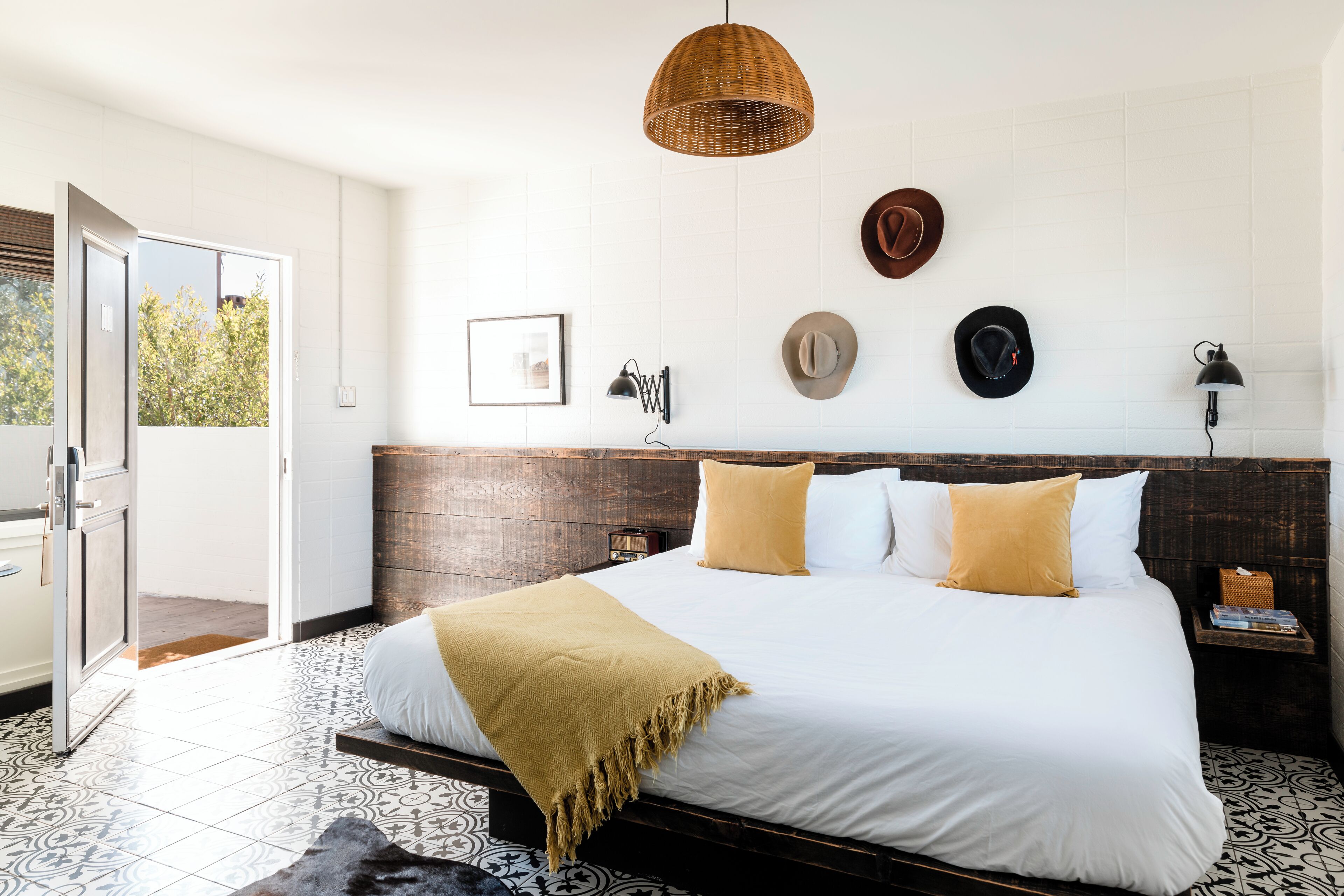 deluxe king - patio | minibar, desk, laptop workspace, free wifi