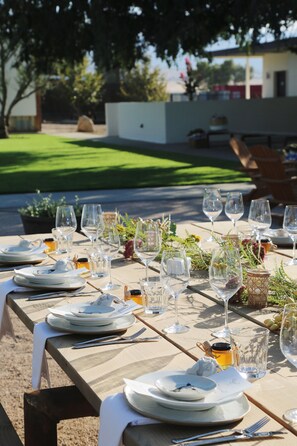 Outdoor dining - Cuyama Buckhorn (New Cuyama)
