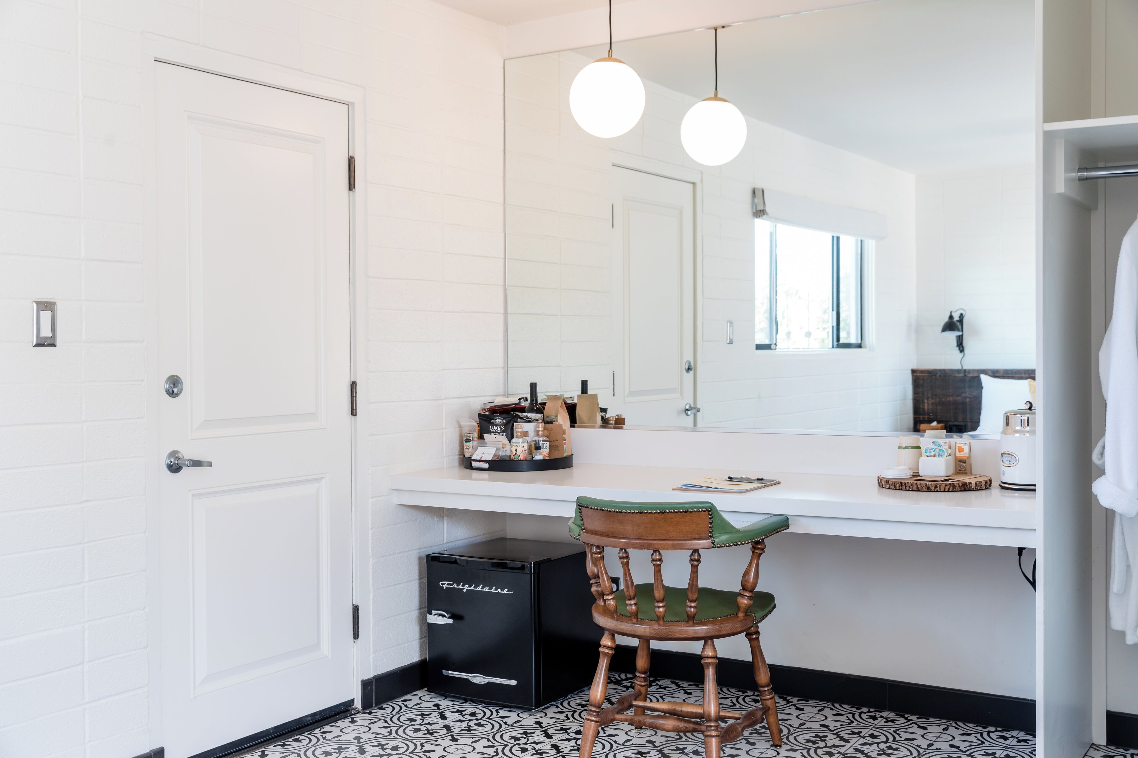 deluxe king - patio | minibar, desk, laptop workspace, free wifi