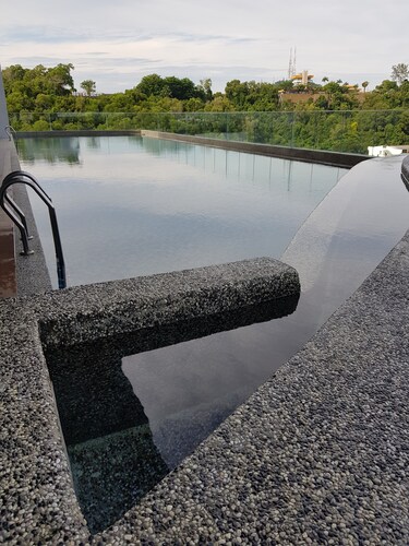 Executive Seaview at Icon Residence