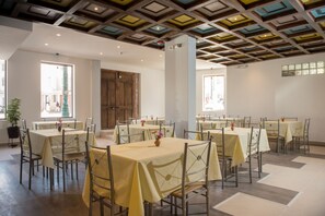 Breakfast, lunch and dinner served - Hotel Inka Home (Cusco)
