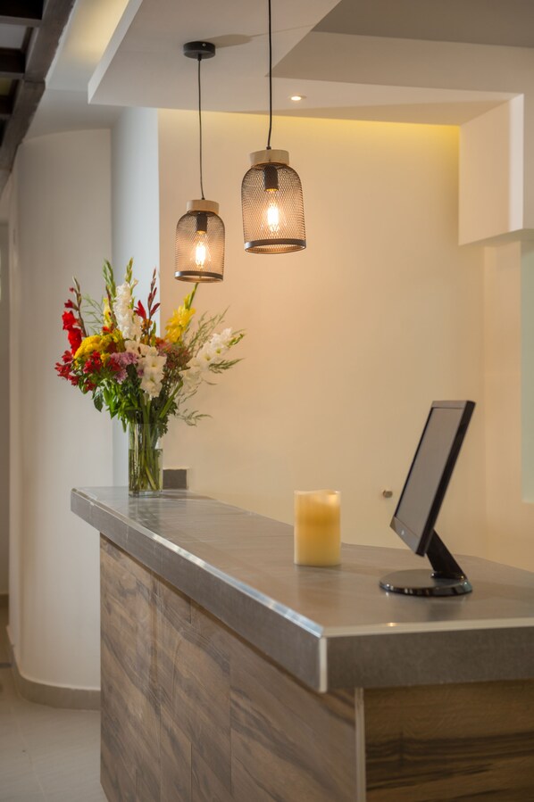 チェックイン / チェックアウト キオスク